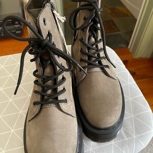 Dr. Martens Jadon Platform Boot Taupe Size 6 NWT